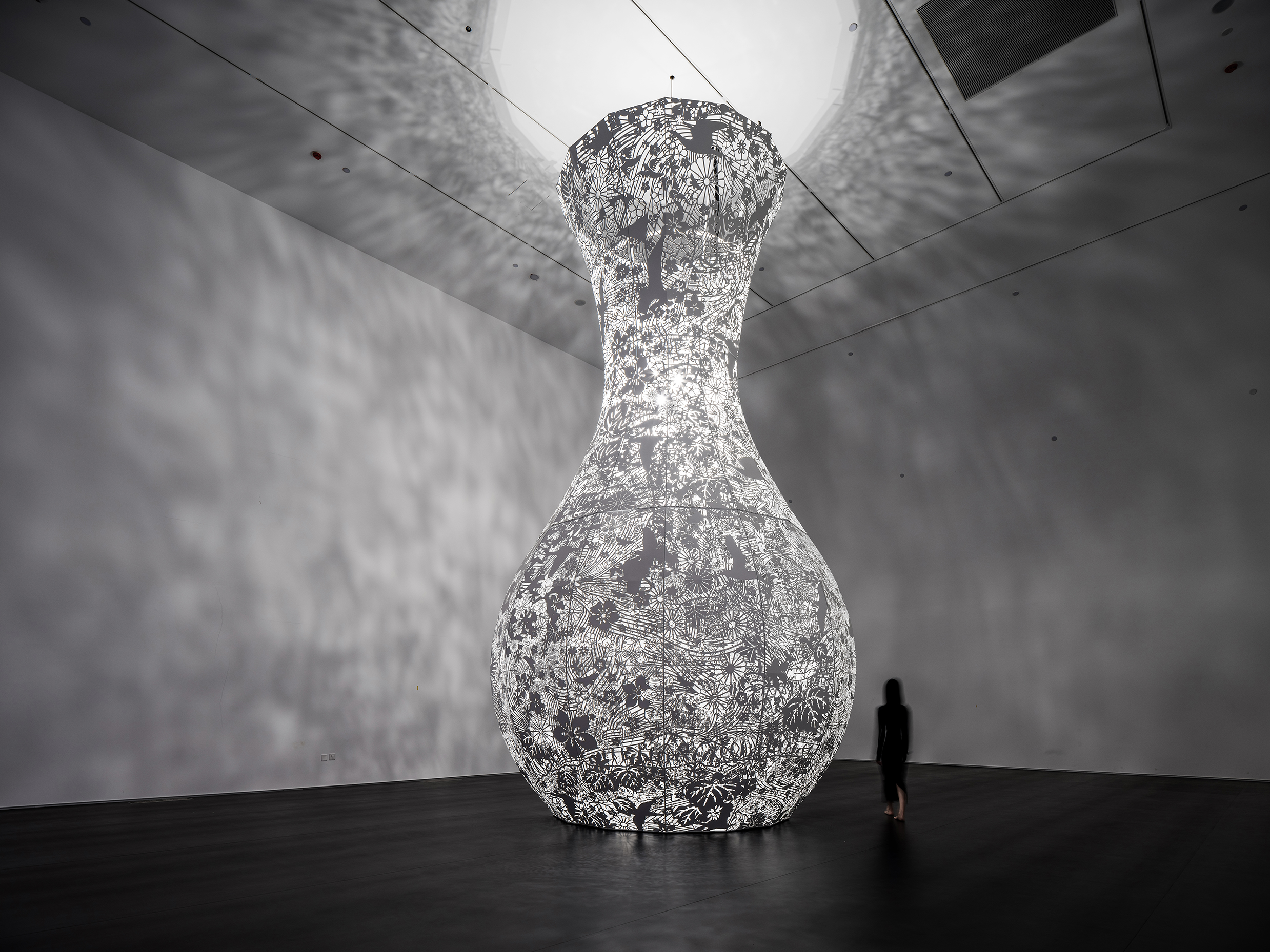 ArtAsiaPacific: Shinji Ohmaki's “The Depth of Light” at A4 Art 